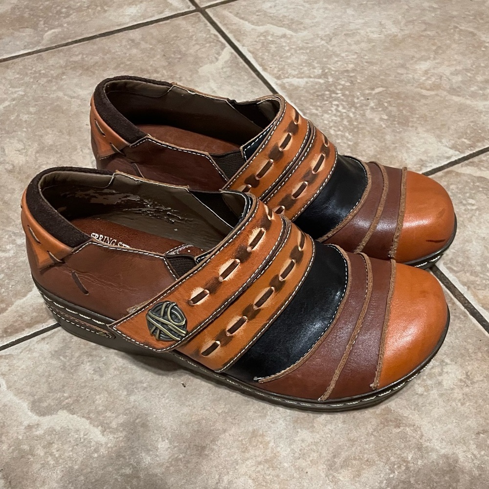 Shoe Size 39 (8/8.5) LUXURY L'ARTISTE BROWN/BLACK Heels + Wedges​